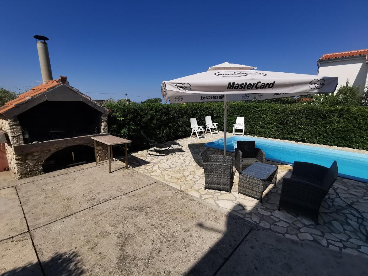 Guest House With Pool Ante فرسي المظهر الخارجي الصورة