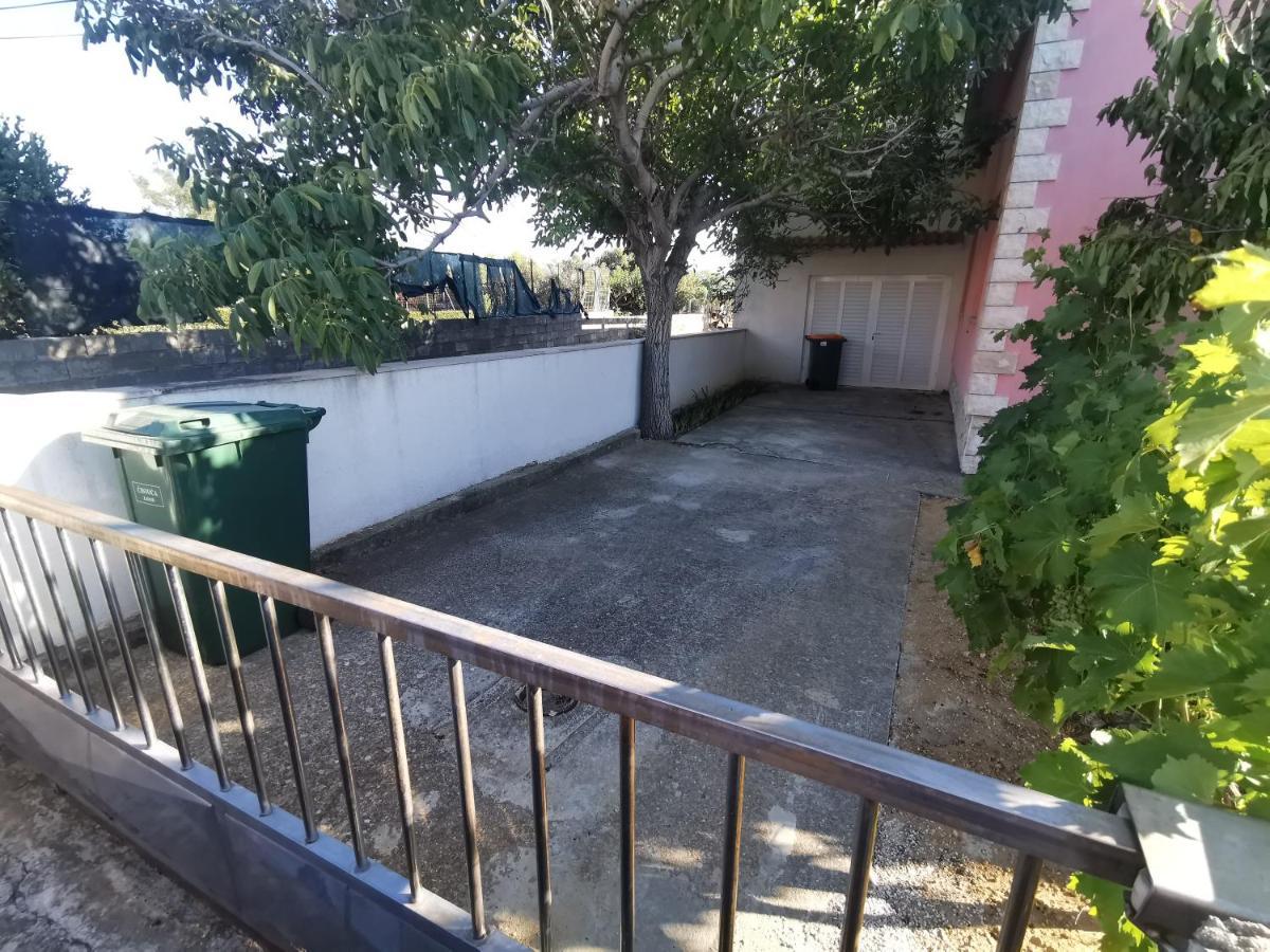 Guest House With Pool Ante فرسي المظهر الخارجي الصورة