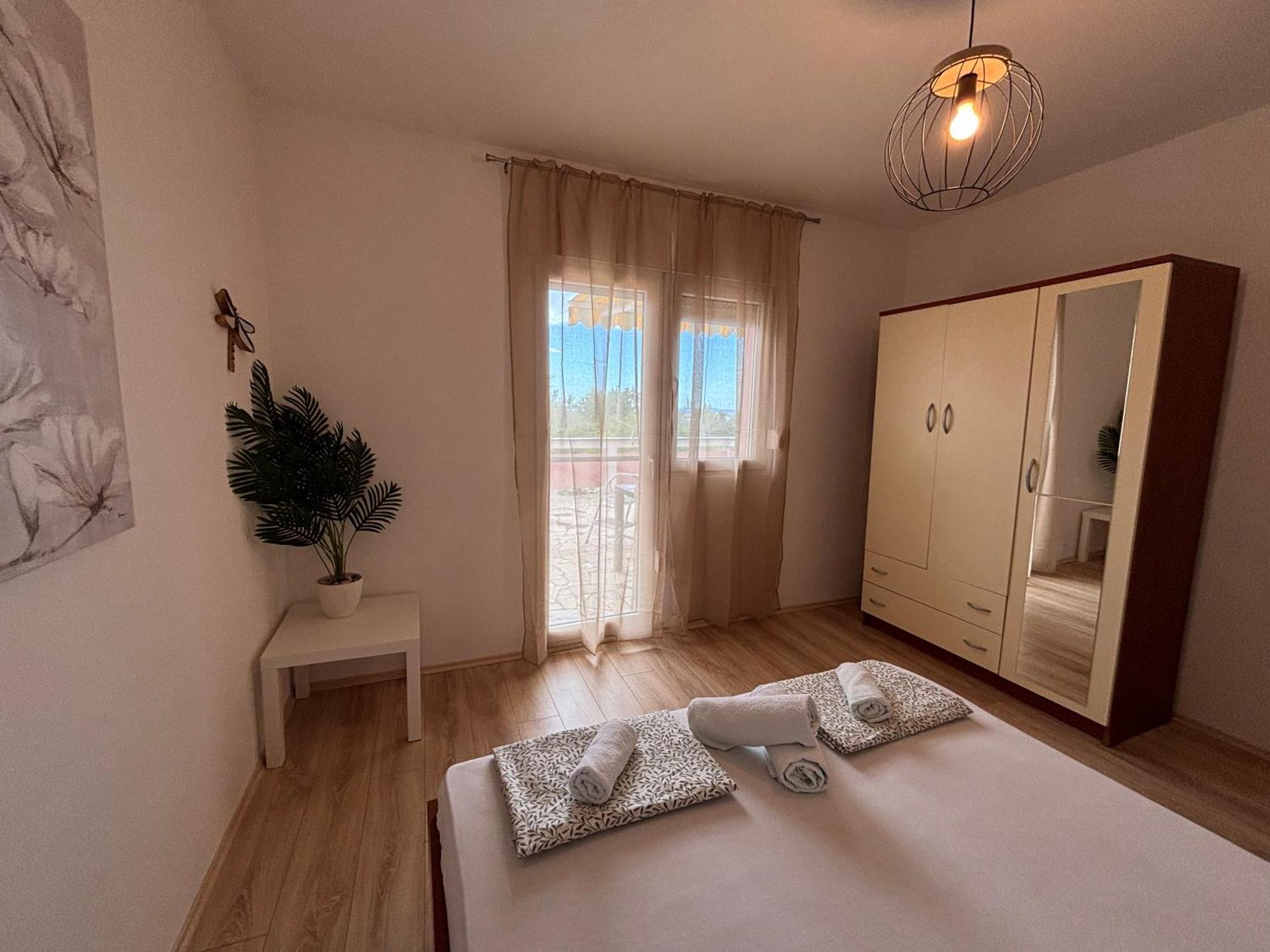 Guest House With Pool Ante فرسي المظهر الخارجي الصورة